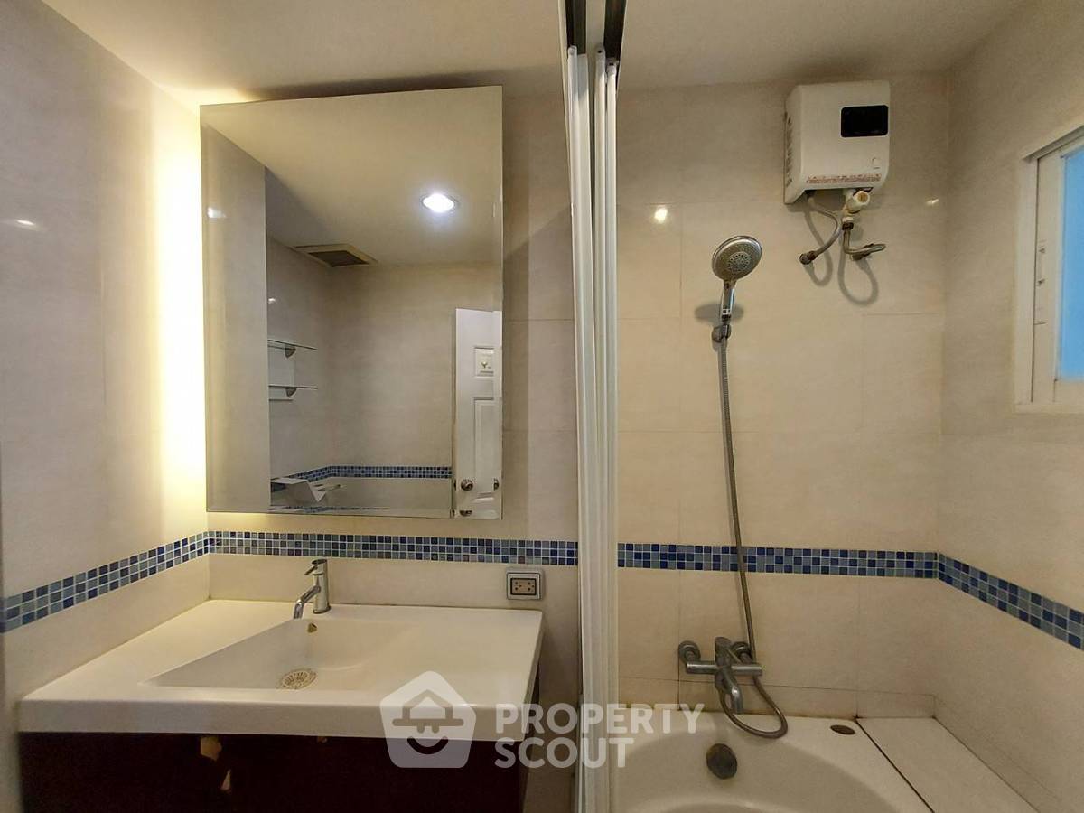 picture 1-BR Condo at Life @ Ratchada-Huaikwang near MRT Sutthisan (ID 891492) - 12/19