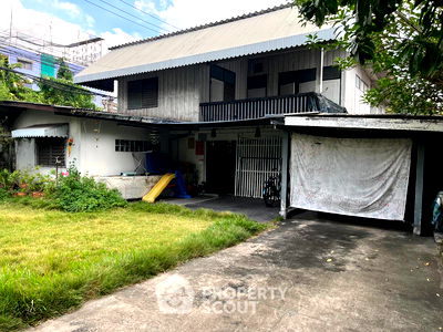 Land for sale MRT Ratchadaphisek : Spacious Land and Studio House near MRT Sutthisan (ID 1405930)