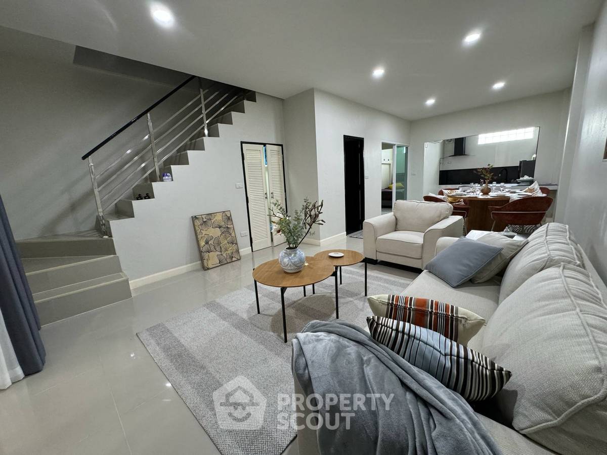 picture 3-BR Townhouse close to East Pattaya (ID 2136751) - 3/12