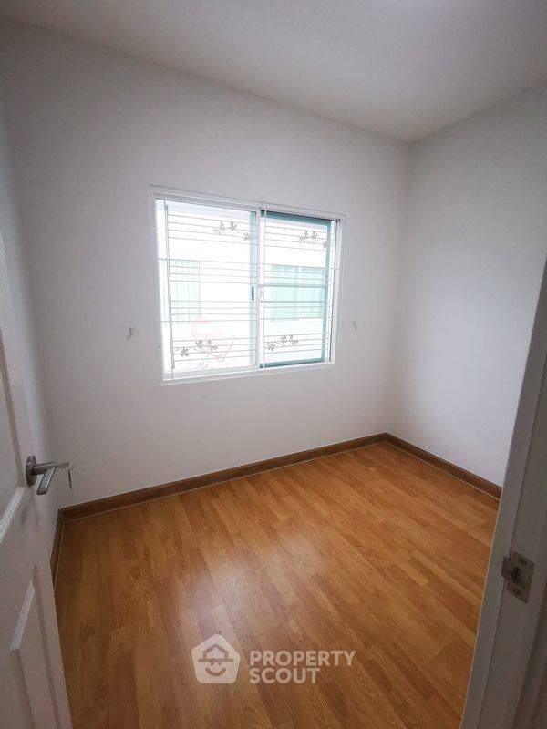 picture 3-BR Townhouse at The Colors Wongwaen-Ramintra in Bang Chan (ID 2150580) - 7/10