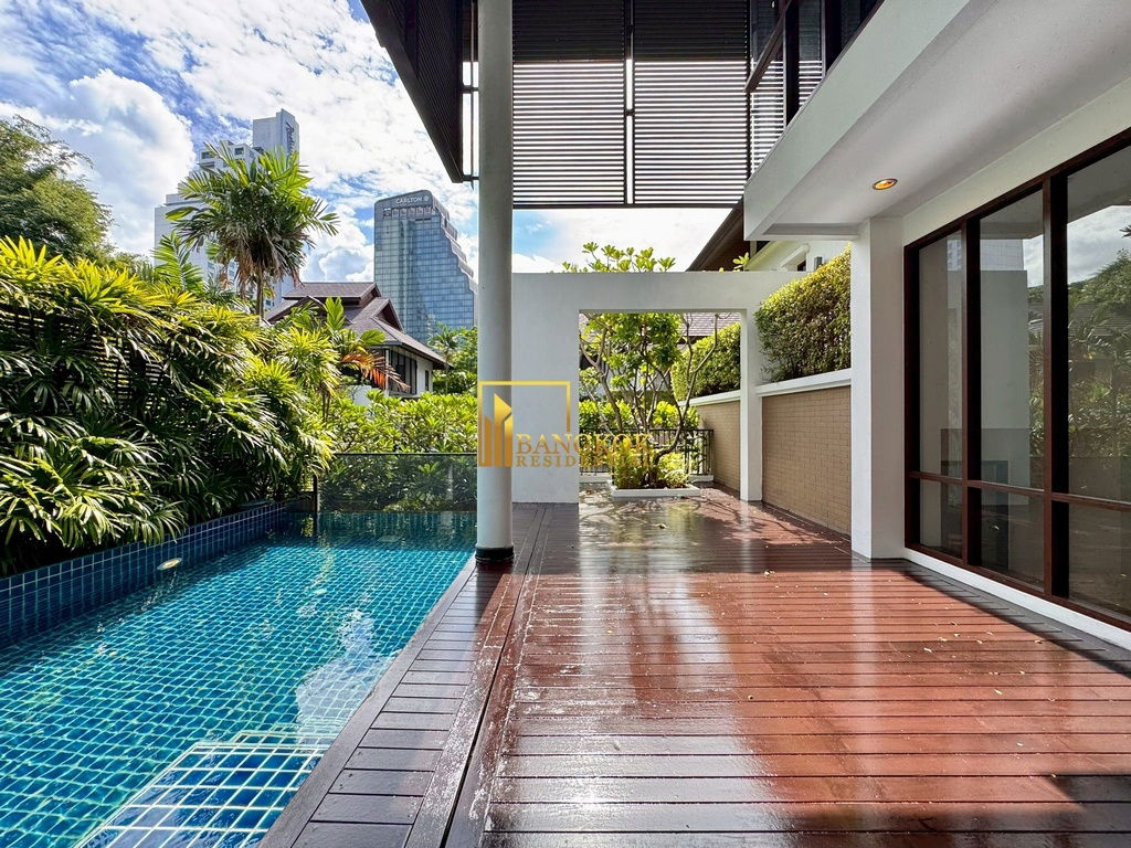 รูป Baan Sukhumvit 18 - Stunning 4 Bed House With Private Pool - BR28270SH - รูปที่ 32/53