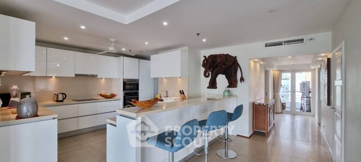 picture 2-BR Condo at Baan Haad Uthong Condominium close to Phratamnak (ID 2137052) - 14/28