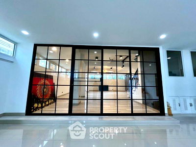 Houses for sale King Power Pattaya Complex : 4-BR House at Zensiri Midtown Villas close to Pattaya South (ID 2111203)