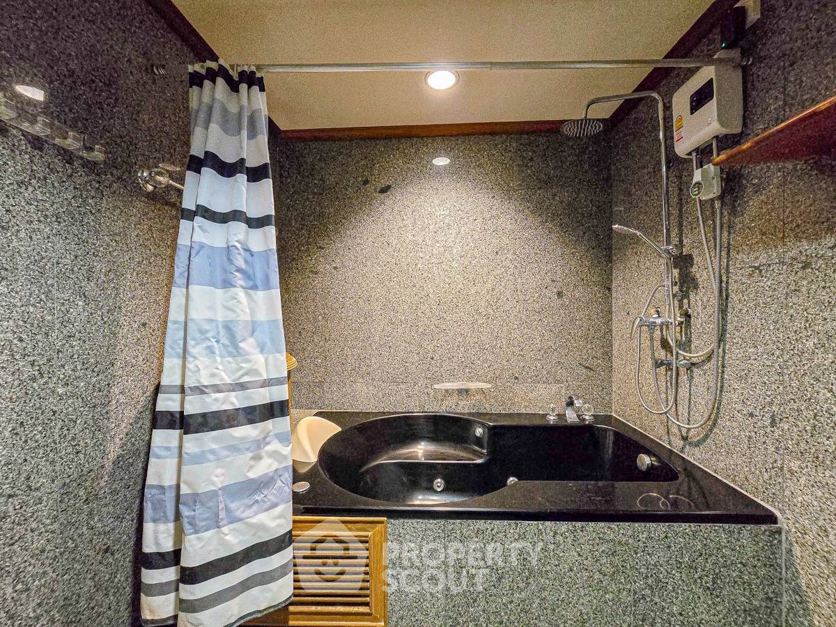 picture 3-BR Condo at Baan Chai Nam (Pattaya) close to Phratamnak (ID 2169273) - 11/16