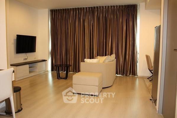 picture 2-BR Condo at Life Ratchadapisek near MRT Huai Khwang (ID 382511) - 2/5