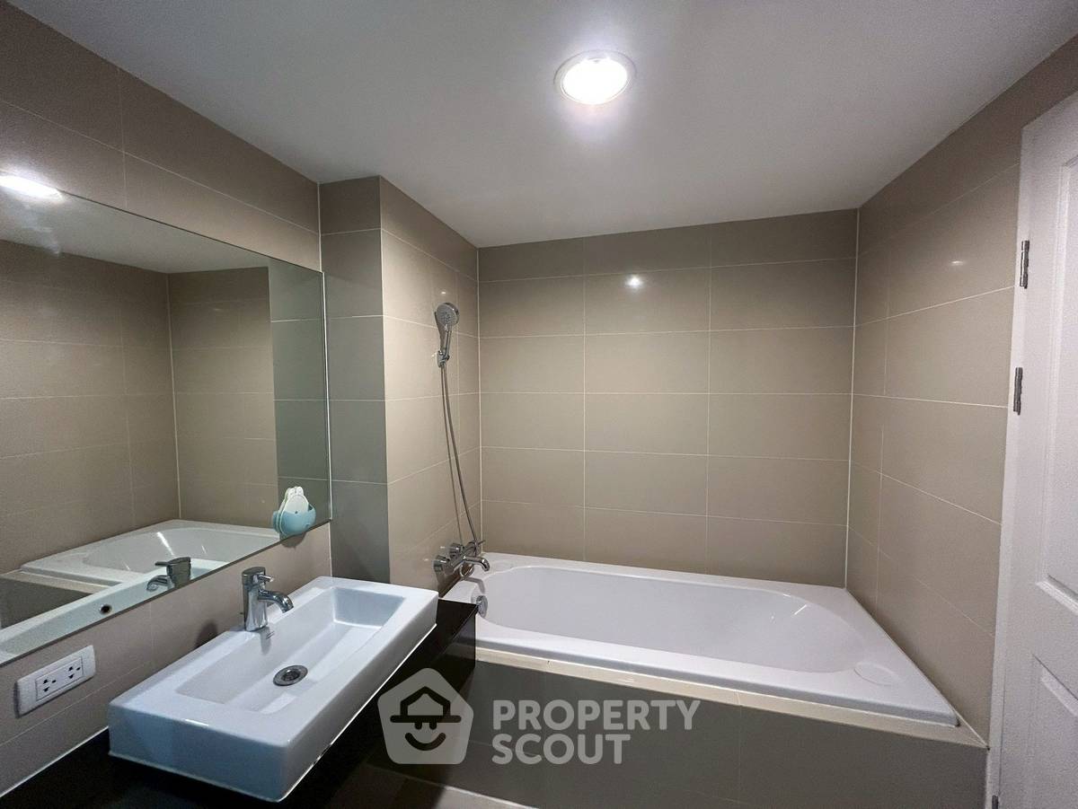 picture 3-BR Condo at Belle Grand Rama 9 near MRT Phra Ram 9 (ID 2289554) - 26/27