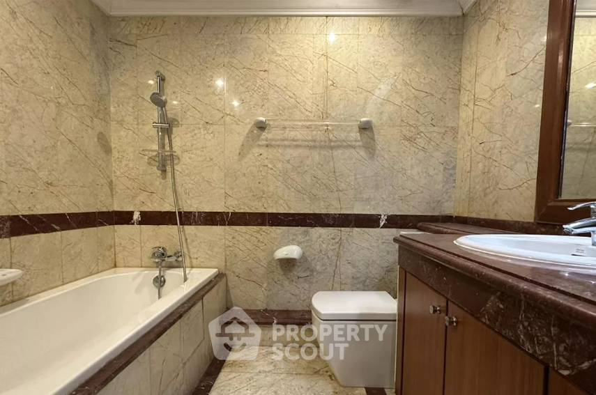 picture 4-BR Condo at All Seasons Mansion Condominium near BTS Phloen Chit (ID 1938424) - 5/7