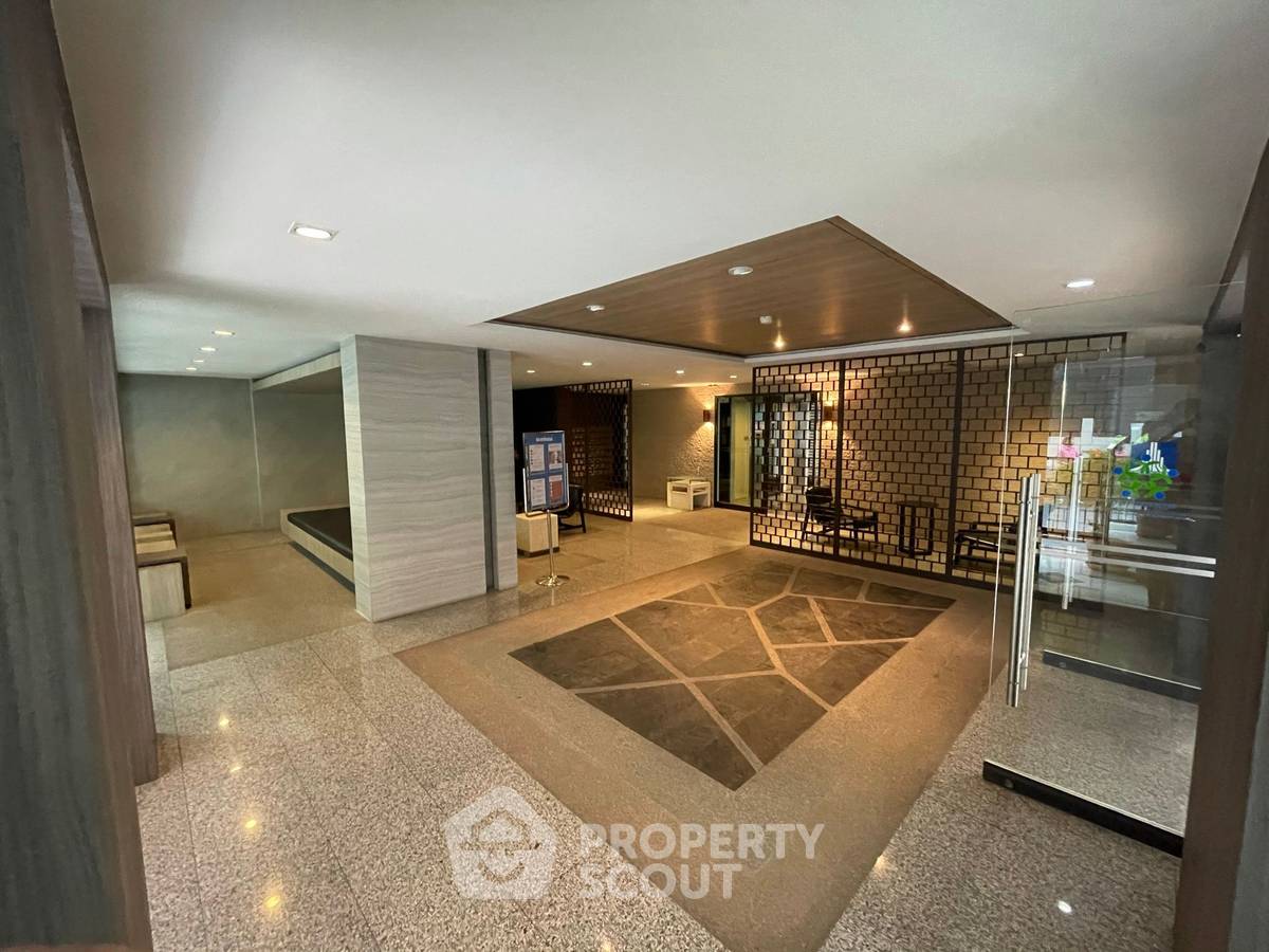 picture 3-BR Condo at Lumpini Suite Sukhumvit 41 near BTS Phrom Phong (ID 938204) - 2/12