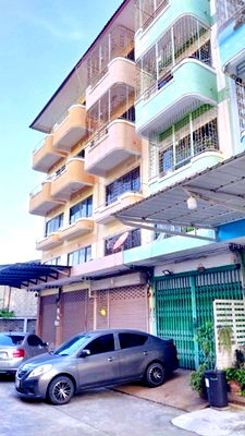 Shophouses for rent Suk Sawat Road : Sarasas Suksawat School 800 m. Big C Bang Pakok 900 m. Commercial building for rent 4.5-storey