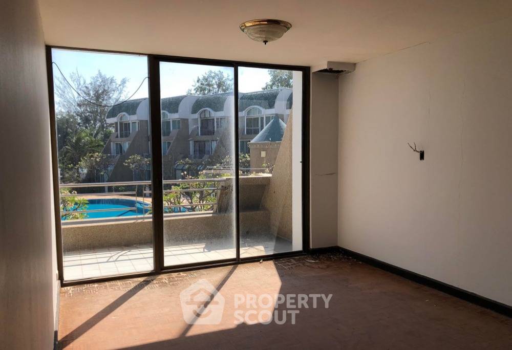 picture 3-BR Condo at Cha-am Royal Beach Condominium close to Chaosamran Beach (ID 1572179) - 4/5