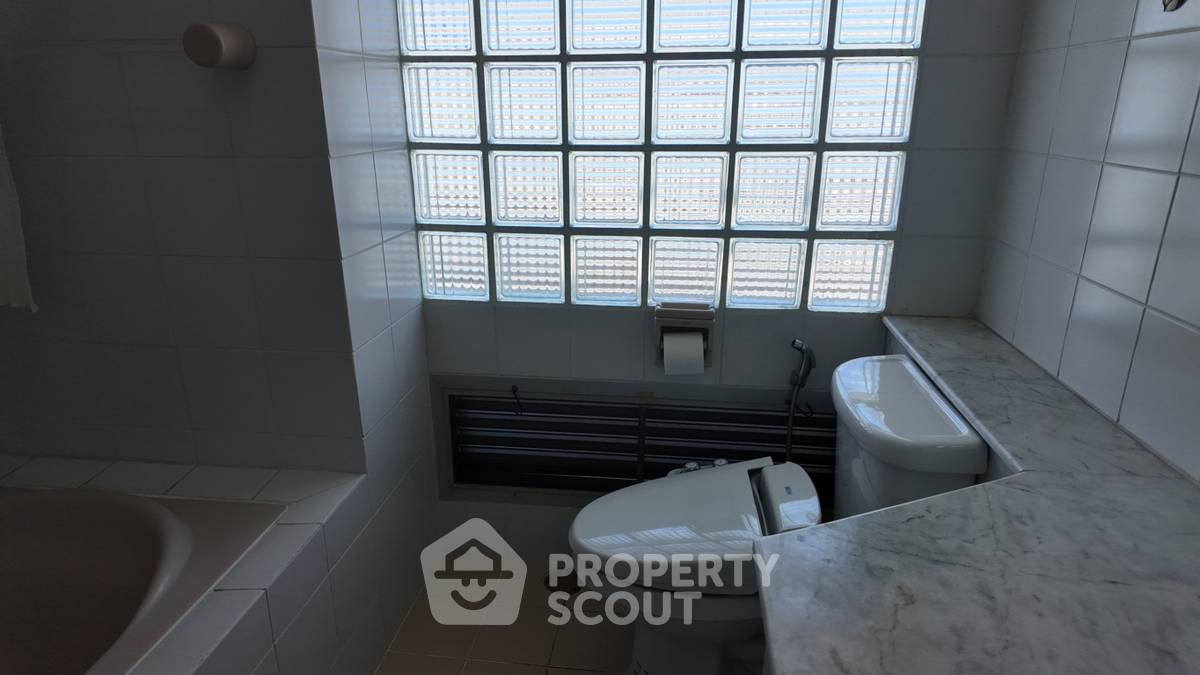 picture 3-BR Condo at Floral Chiangmai Condominium close to Wat Ket Karam (ID 2075132) - 12/14