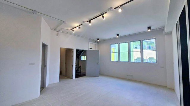 picture MRT Lam Sali Intersection 800 m. Commercial building for rent 3 units 4.5-storey connected newly ren - 2/8
