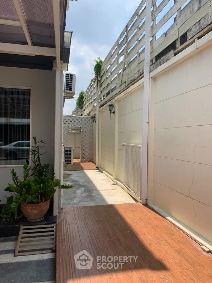 picture 3-BR Townhouse at Town Plus Kaset - Nawamin in Nuan Chan (ID 1819634) - 2/16