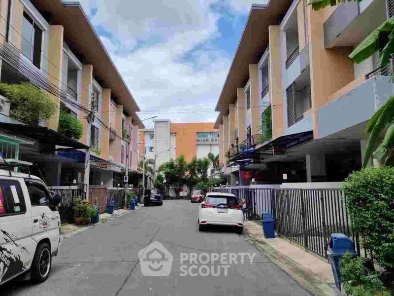 ขายทาวน์โฮม : ทาวน์เฮาท์ 3-ห้องนอน ที่ ภัทร โมทาวน์ ใน บางพูด (ID 2150367)