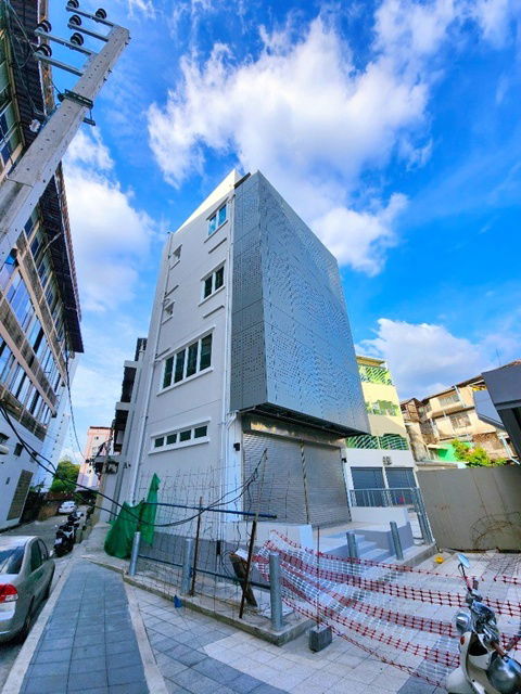 picture MRT Lam Sali Intersection 800 m. Commercial building for rent 3 units 4.5-storey connected newly ren - 1/8