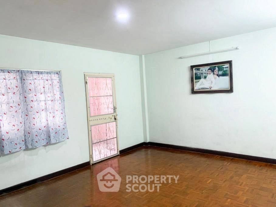 รูป ทาวน์เฮาท์ 4-ห้องนอน ที่ สินวงศ์ การ์เด้น ใน บางแค (ID 1445975) - รูปที่ 3/10