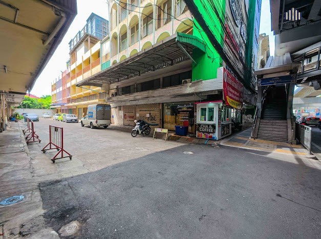 picture 3.5-story shophouse for sale, 15 sq wah, suitable for office use, ready to live in, fully renovated, located in Soi Charansanitwong 40/1 - 16/16