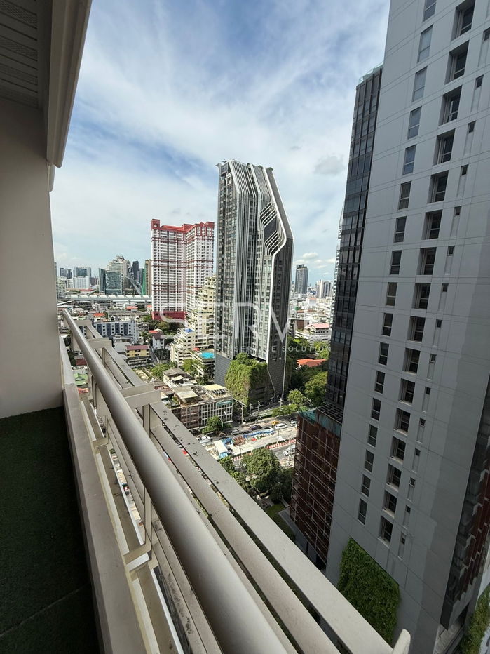 picture  2 Beds 2 Baths with Bathtub Nice Room Fully Furnished Good Location Close to BTS Ratchathewi 220 m.   @ Baan Klang Krung Siam - Pathumwan - 10/10