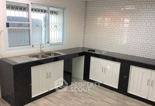 picture 7-BR House at Pruksachat Ramkhamhaeng 118 in Saphan Sung (ID 2147285) - 8/11