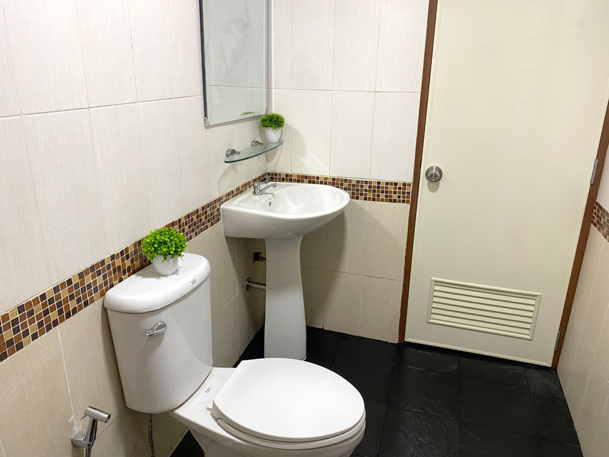 picture 📌For Sale !! 🔥 Big room, cheap for sale Can raise animals With private parking 💥 Ban Sukhothai Condo, Soi Ram 30/1 ✅ Near 2 BTS !! - 20/26