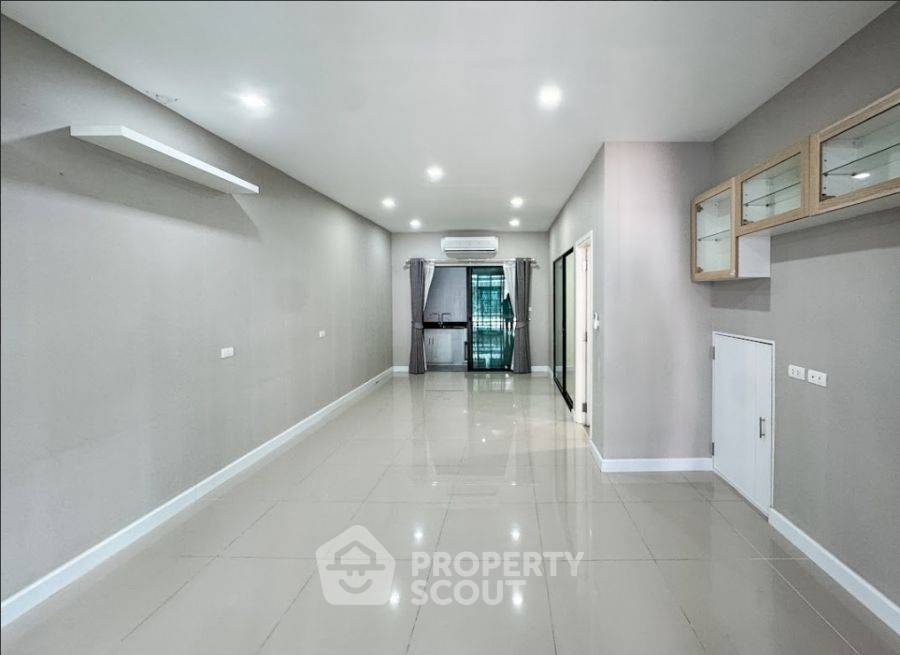 รูป บ้าน 4-ห้องนอน ที่ พาทิโอ วัชรพล รามอินทรา ใกล้ BTS มหาวิทยาลัยเกษตรศาสตร์ (ID 2150444) - รูปที่ 4/10