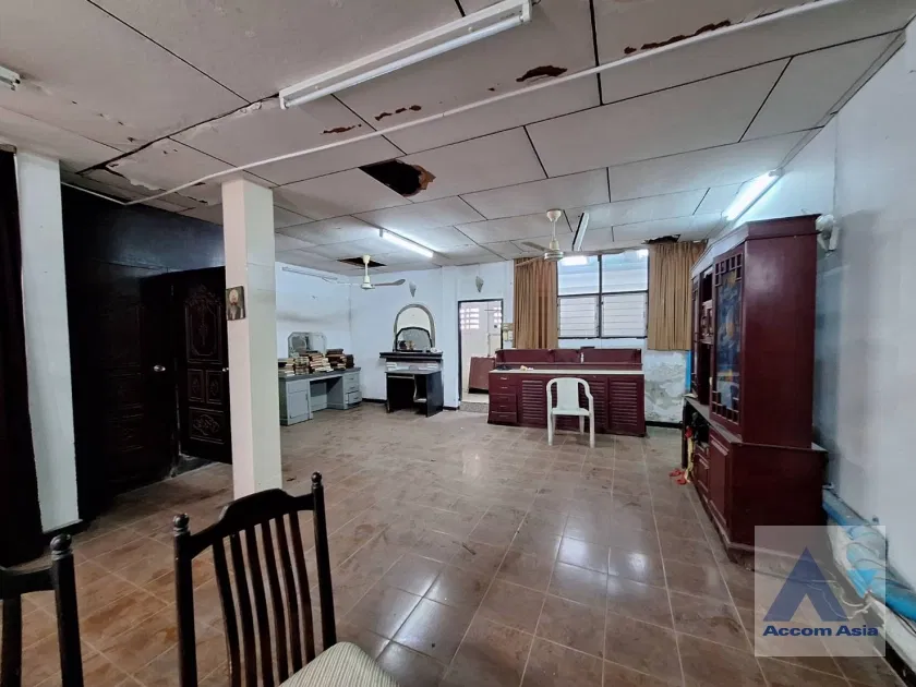 picture 🔼🔽 AccomA 📩  3 BR House in Khlong Ton Nuea (AA38658) - 3/9