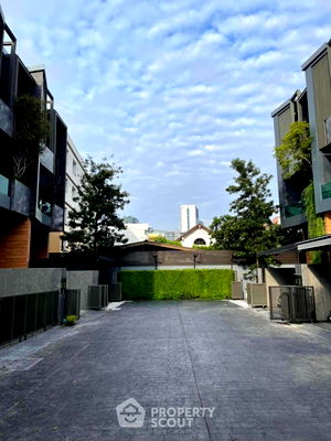 Townhouses for sale BTS Ladphrao Intersection : 3-BR Townhouse near BTS Ha Yaek Lat Phrao (ID 1963062)
