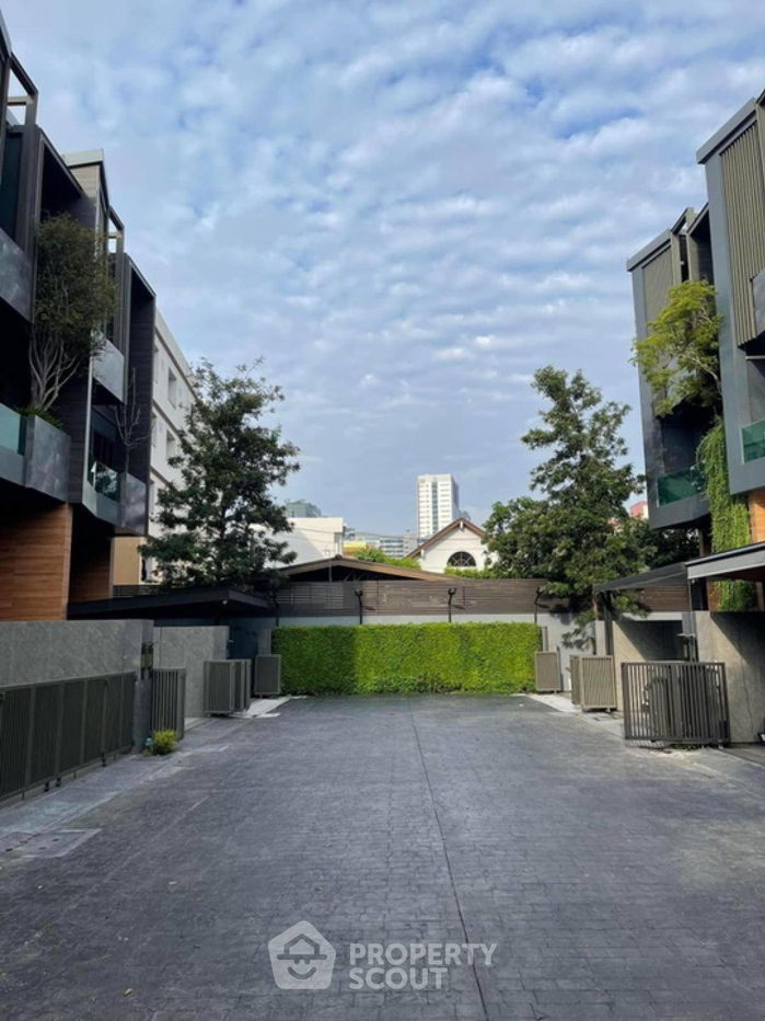 picture 3-BR Townhouse near BTS Ha Yaek Lat Phrao (ID 1963062) - 1/27