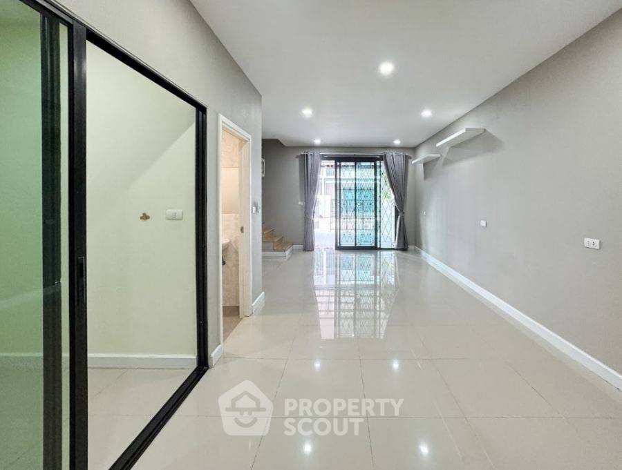 รูป บ้าน 4-ห้องนอน ที่ พาทิโอ วัชรพล รามอินทรา ใกล้ BTS มหาวิทยาลัยเกษตรศาสตร์ (ID 2150444) - รูปที่ 10/10