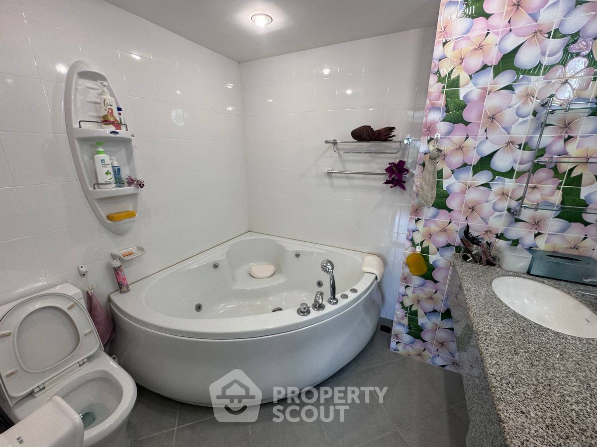 รูป คอนโด 3-ห้องนอน ที่ จอมเทียน บีช เมาท์เทน คอนโดมีเนียม ใกล้ เมืองพัทยา (ID 2025558) - รูปที่ 37/39