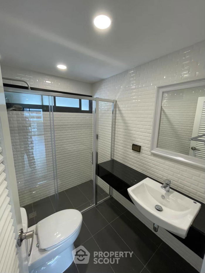 picture 3-BR Condo at Ruamjai Heights Condominium near ARL Makkasan (ID 2116132) - 4/28