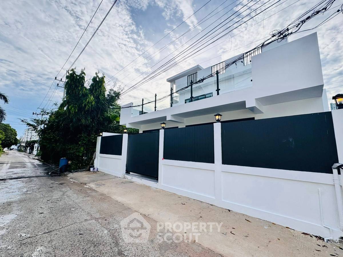 รูป วิลล่า 5-ห้องนอน ใกล้ เมืองพัทยา (ID 2118499) - รูปที่ 23/24