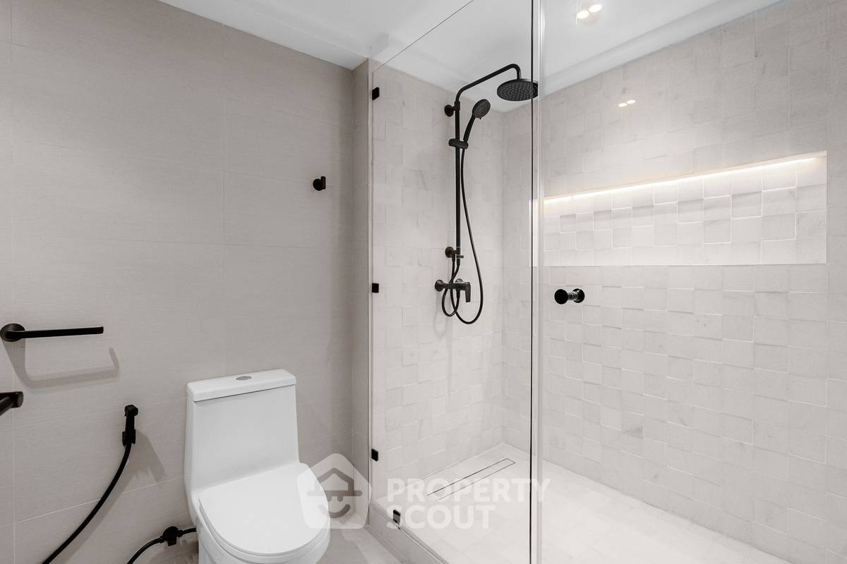 picture BRAND NEW PENTHOUSE WITH CITY AND RIVER VIEWS BEHIND EMQUARTIER IN PHROM PHONG (ID 1491574) - 39/40