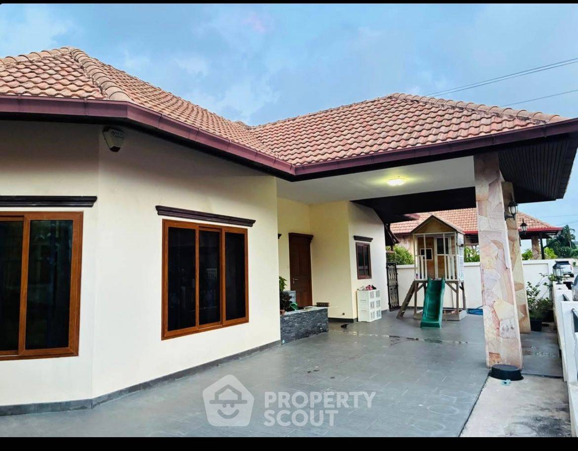 รูป วิลล่า 3-ห้องนอน ที่ ศรีสุข วิลล่า 1 ใกล้ พัทยาตะวันออก (ID 2236125) - รูปที่ 1/9