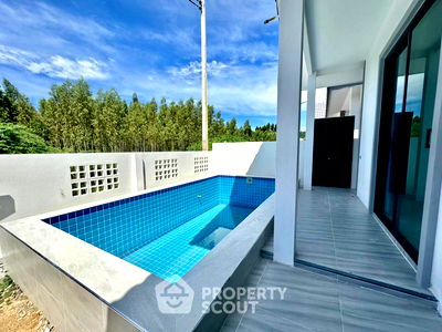 Houses for sale Hua Hin Prachaubkirikhan : 3-BR Villa close to Hua Hin City (ID 2042808)