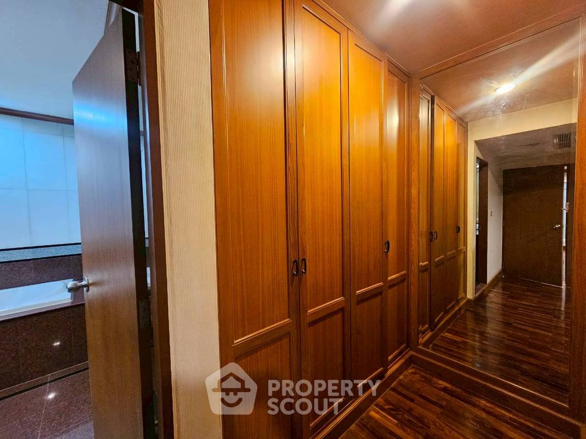 picture 2-BR Condo at Supreme Ville Condominium near MRT Khlong Toei (ID 2293331) - 8/18