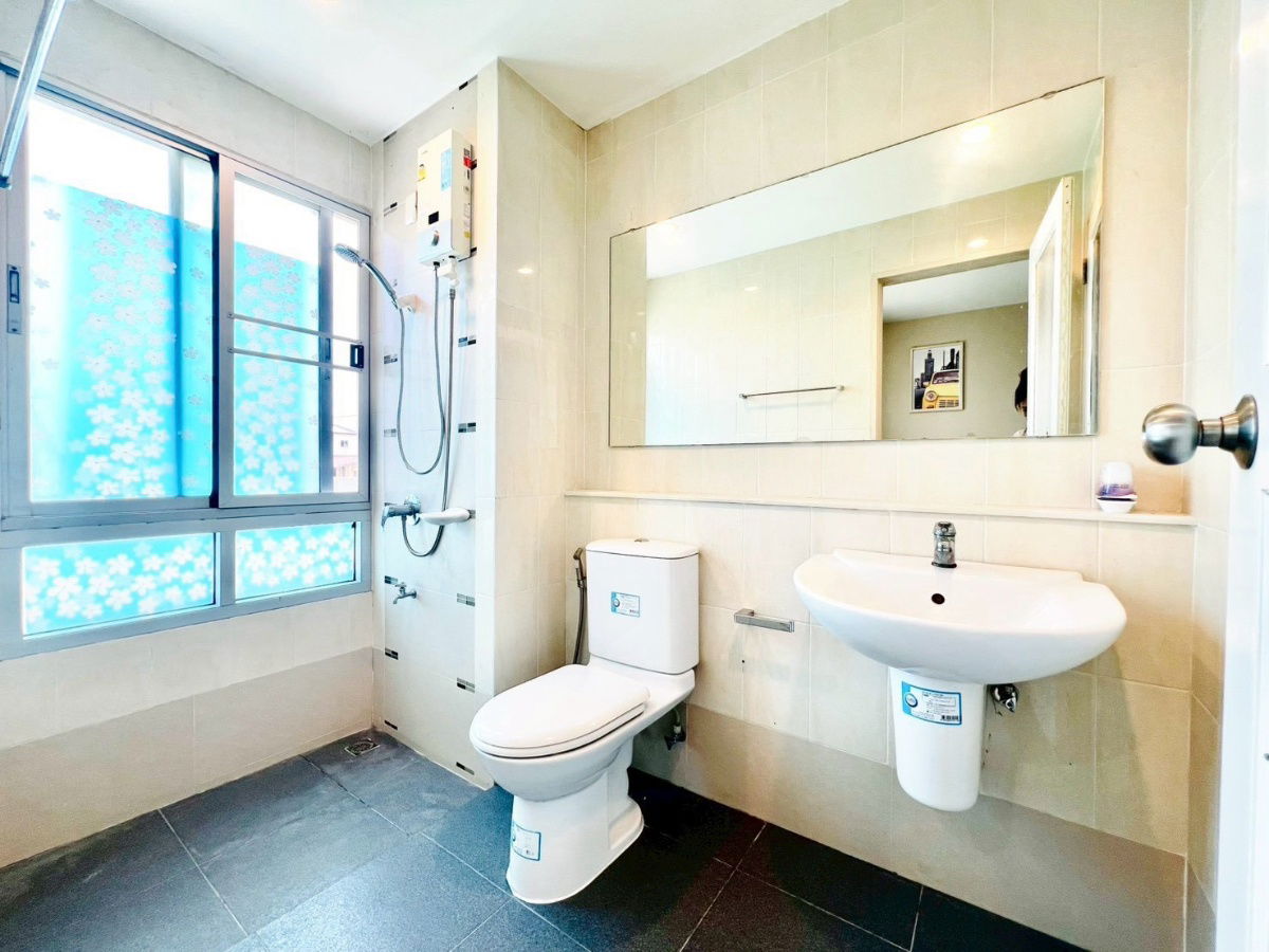picture For Rent Baan Klang Muang Urbanion Srinakarin ✔️ 3-story modern townhome near Srinakarin Road 35,000 bath/month - 12/19