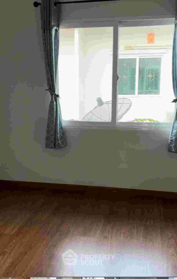 รูป ทาวน์เฮาท์ 3-ห้องนอน ที่ ภัทร โมทาวน์ ใน บางพูด (ID 2150367) - รูปที่ 6/7