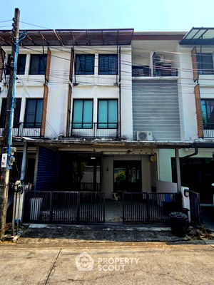 Townhouses for sale Lat Phrao : 3-BR Townhouse at Areeya Mova Kaset-Nawamintr in Chorakhe Bua (ID 1596669)