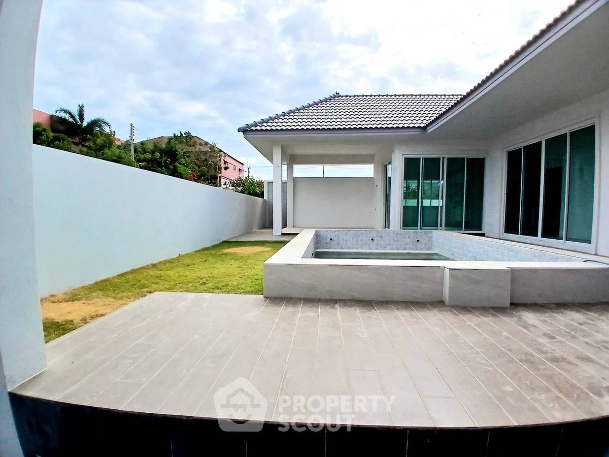 picture 3-BR Villa in Nong Kae (ID 2042120) - 2/11