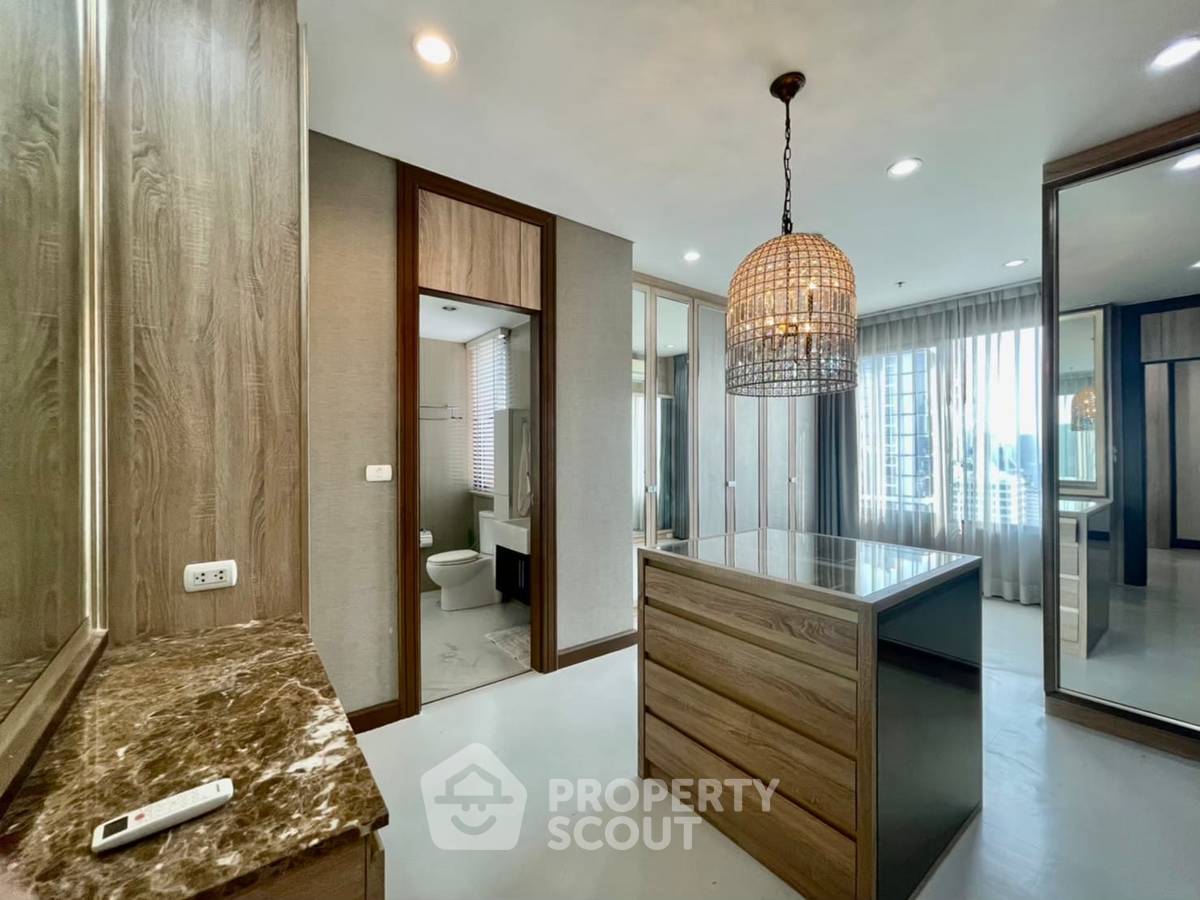 picture 3-BR Condo at Villa Asoke near MRT Phetchaburi (ID 924330) - 12/16