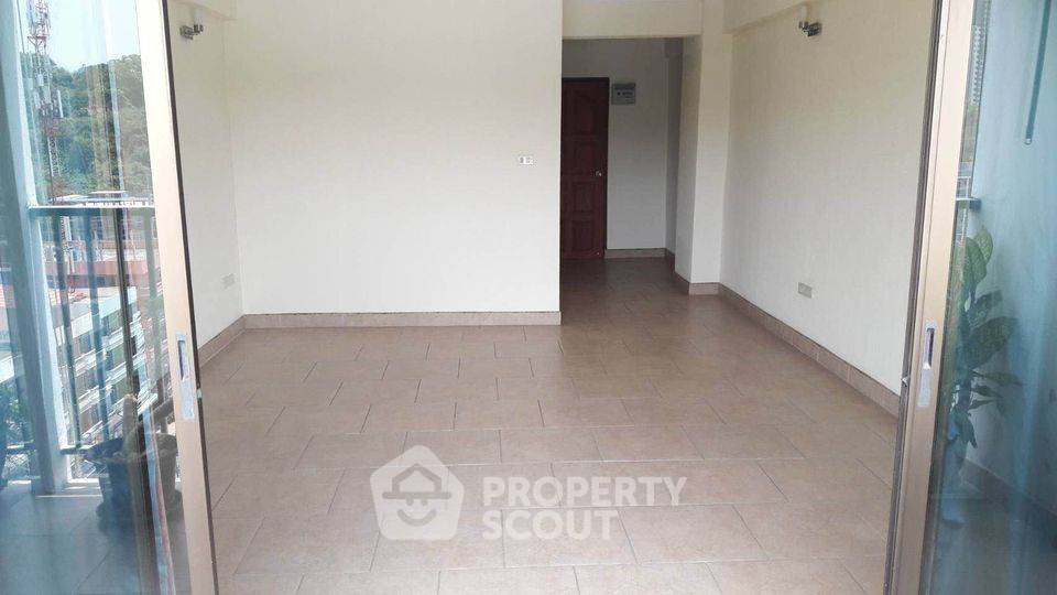 picture 1-BR Condo at Sombat Pattaya Condotel close to Phratamnak (ID 1013833) - 2/10