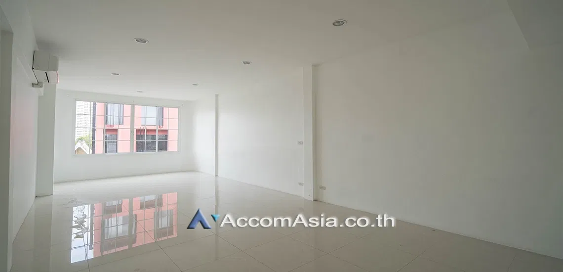 picture 🔼🔽 AccomA 📩 Home Office 3 BR Townhouse in Khlong Ton Nuea (AA30465) - 8/17