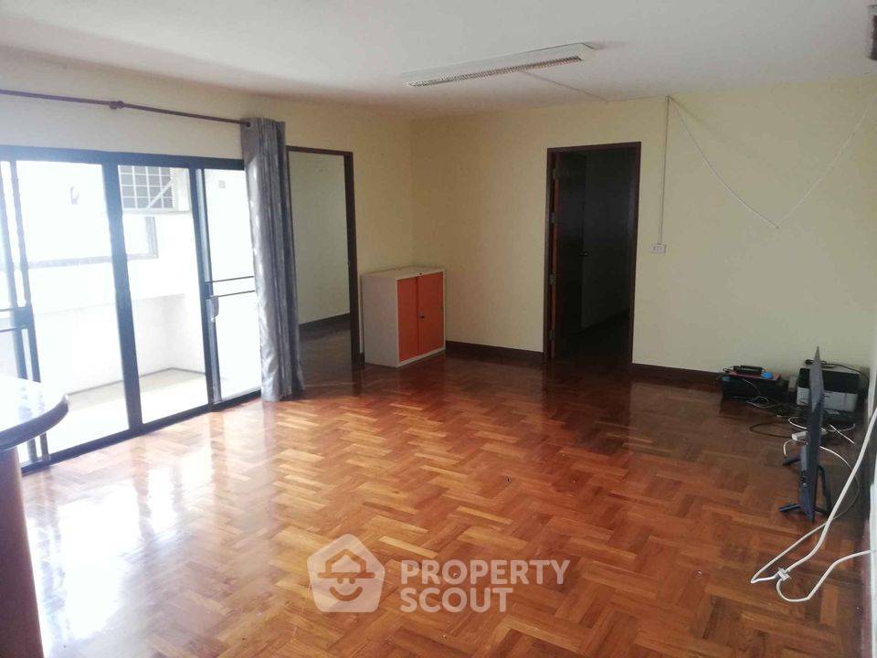 picture 2-BR Condo at Ratchathewi Tower Condominium near BTS Ratchathewi (ID 738978) - 1/6