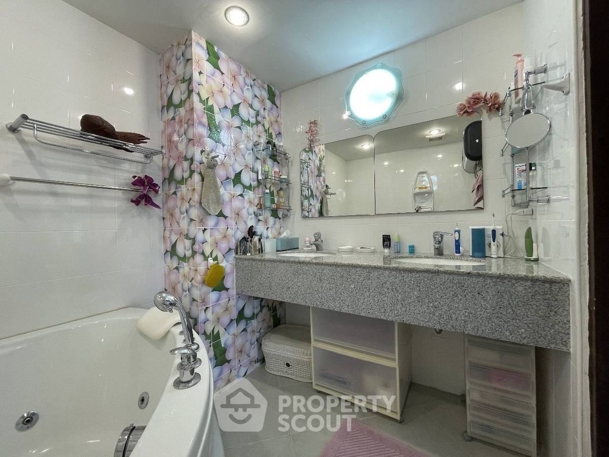 picture 3-BR Condo at Jomtien Beach Mountain Condominiums close to Pattaya (ID 2191298) - 16/19