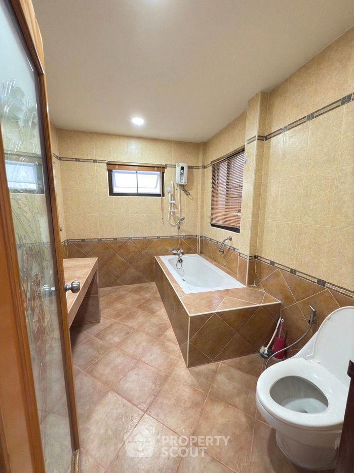 picture 5-BR Villa close to Pattaya (ID 2103529) - 35/36