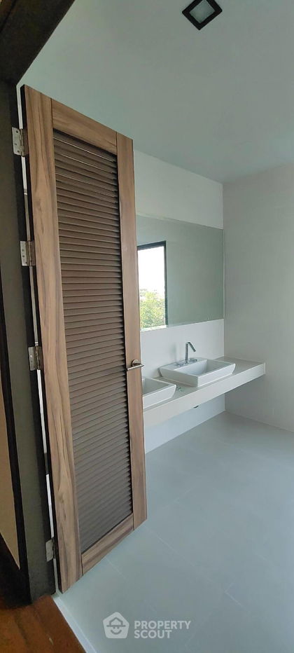 picture 6-BR House in Khan Na Yao (ID 1440407) - 50/50