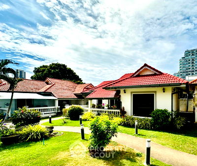 Houses for sale Nong Prue, Chonburi : 3-BR House close to Phratamnak (ID 2068908)