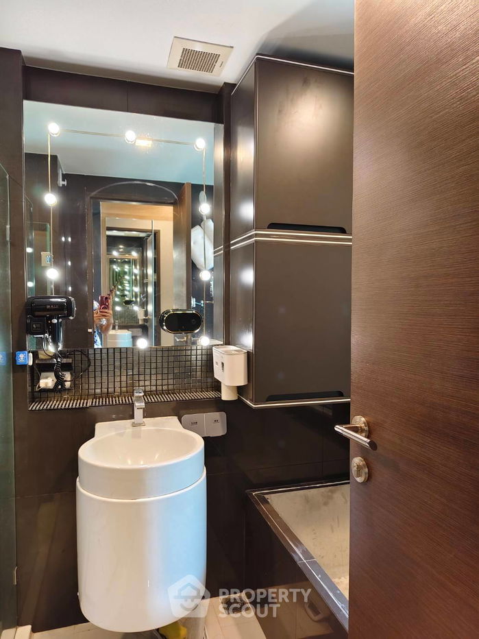 picture 1-BR Condo at Rhythm Sathorn near BTS Saphan Taksin (ID 2264686) - 4/14