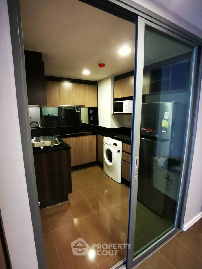 picture 1-BR Condo at Focus Ploenchit near BTS Nana (ID 811618) - 4/9